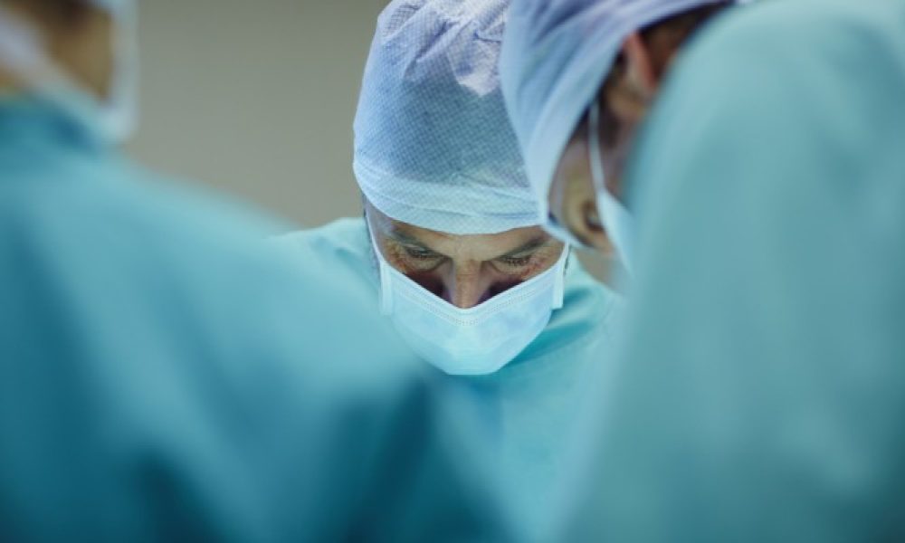 Για πρώτη φορά στην Κρήτη εγχείρηση εγκεφάλο με ξύπνιο τον ασθενή