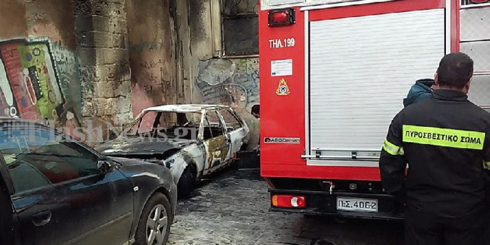 Χανιά: Κάηκε ολοσχερώς αυτοκίνητο στη Σπλάντζια – Ζημιές και στην εκκλησία (φωτο)