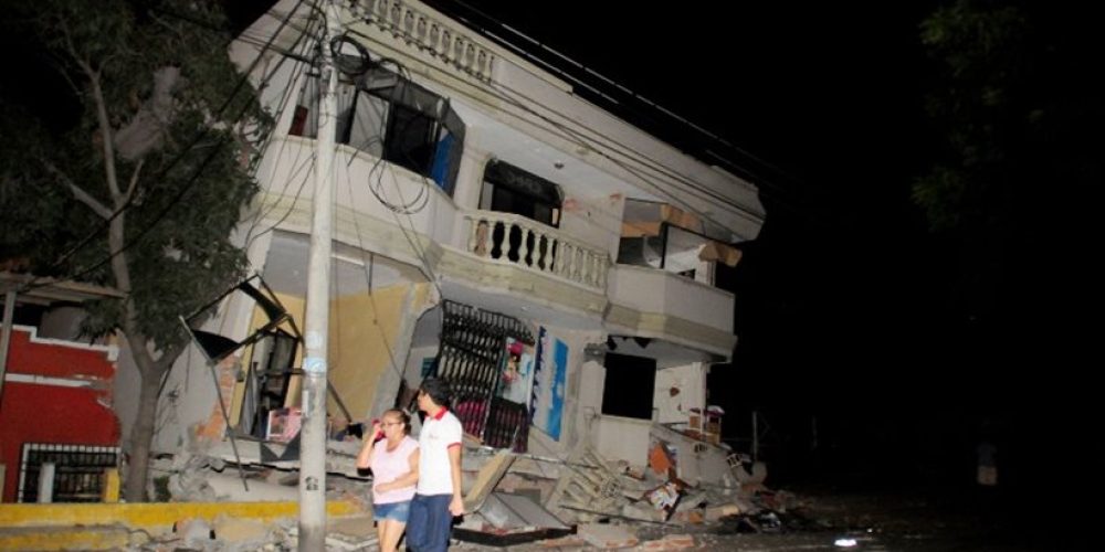 Φονικός σεισμός 7,8 «ισοπέδωσε» τον Ισημερινό – Πάνω από 70 οι νεκροί