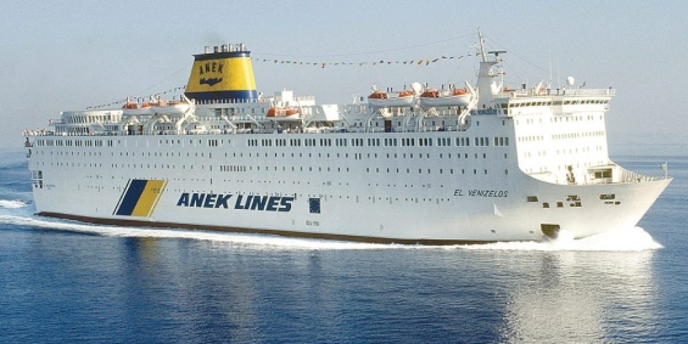 Επιστρέφει στο λιμάνι του Πειραιά το πλοίο της γραμμής για Χανιά