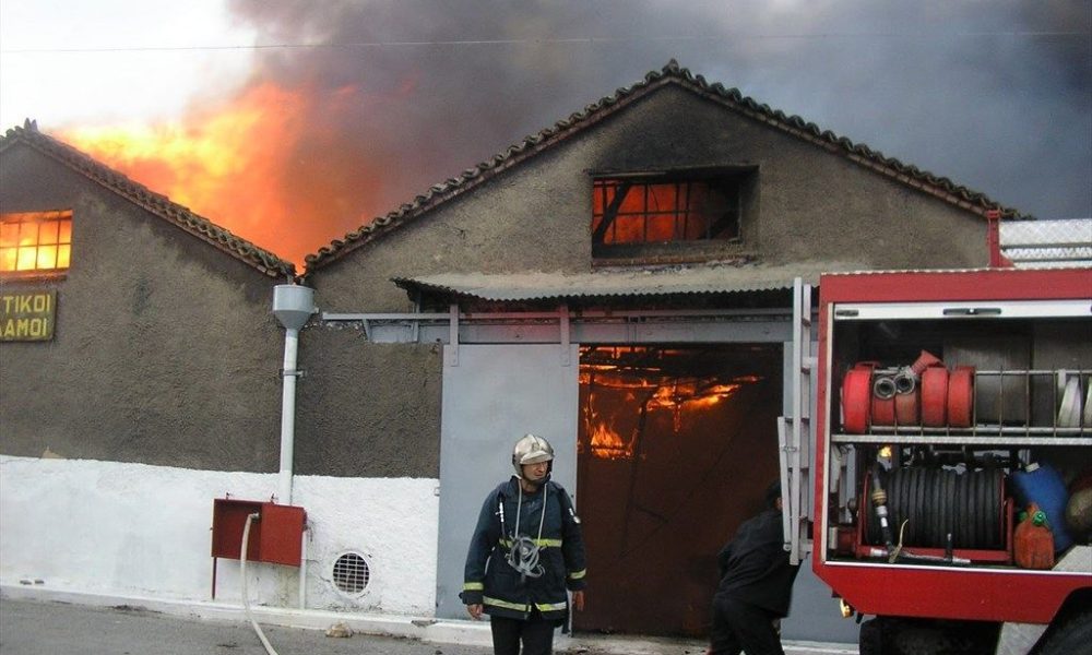 Φωτιά σε εργοστάσιο στα Κεραμειά Χανίων