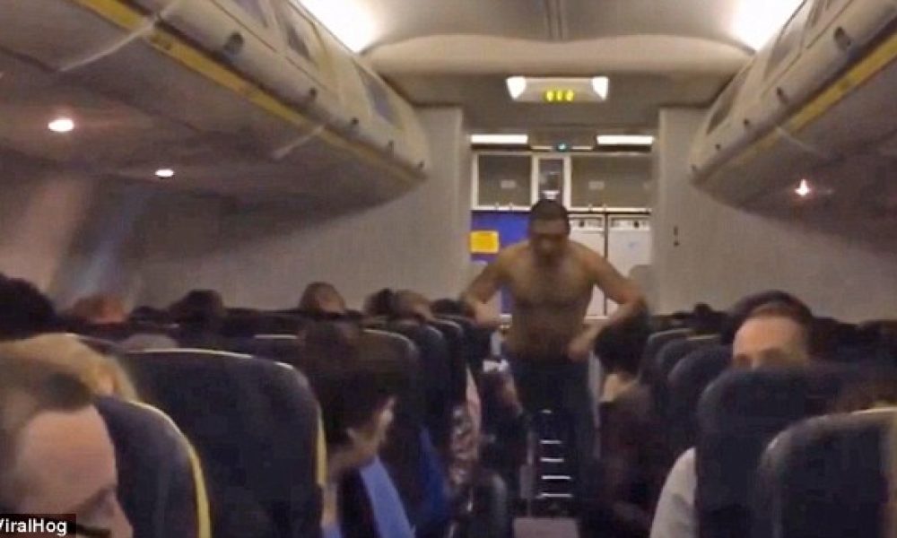 Χάος σε πτήση της Ryanair (video)