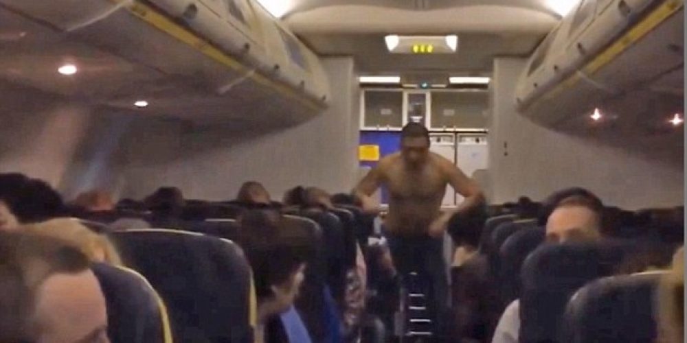 Χάος σε πτήση της Ryanair (video)