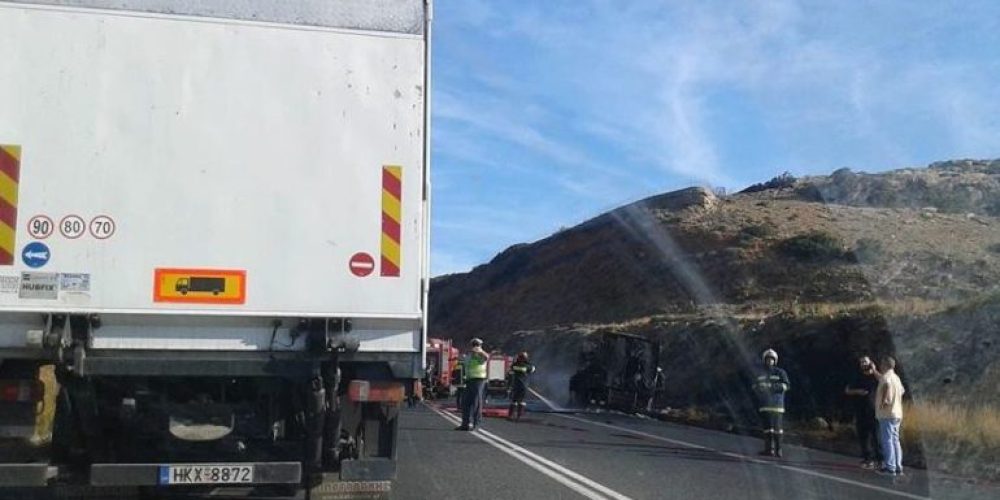 Κρήτη: Πήρε φωτιά εν κινήσει το φορτηγάκι
