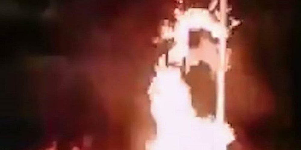 Σοκαριστικό βίντεο:έκαψαν ζωντανό ύποπτο για κλοπή αυτοκινήτου