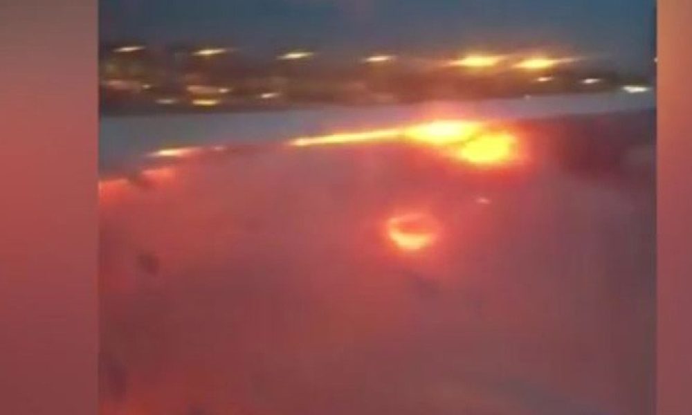 Τρόμος: Αεροπλάνο έπιασε φωτιά στην αναγκαστική προσγείωση