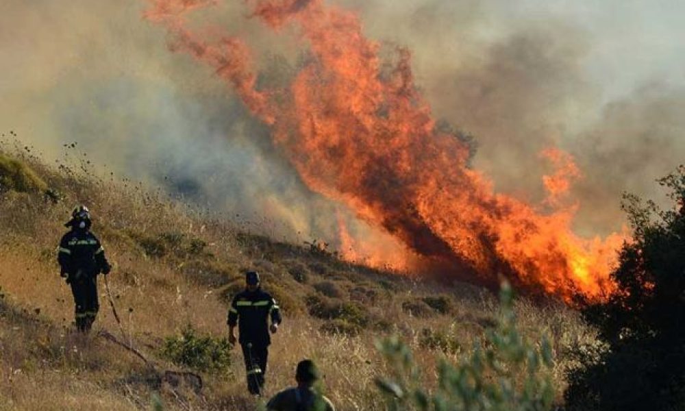 Κρήτη: Ολονύχτια μάχη με τις φλόγες, με αντίπαλο τον άνεμο