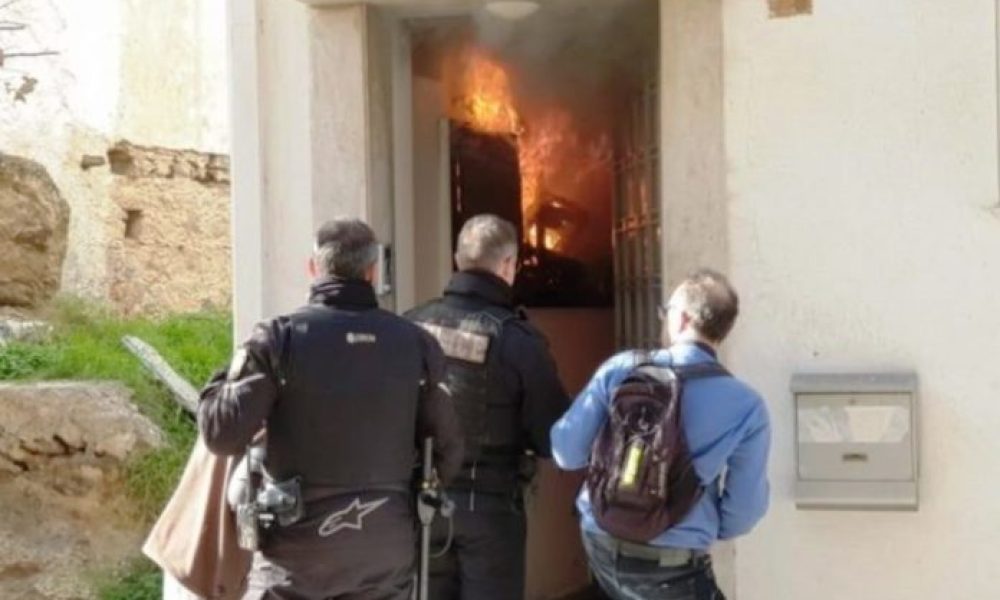 Κρήτη: Συναγερμός στην Πυροσβεστική! Φωτιά σε πολυκατοικία έστειλε δύο άτομα στο νοσοκομείο (Photos-Video)