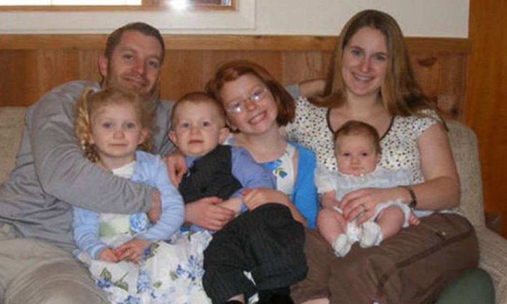 Τι κρύβει αυτή η οικογενειακή φωτογραφία και έγινε viral