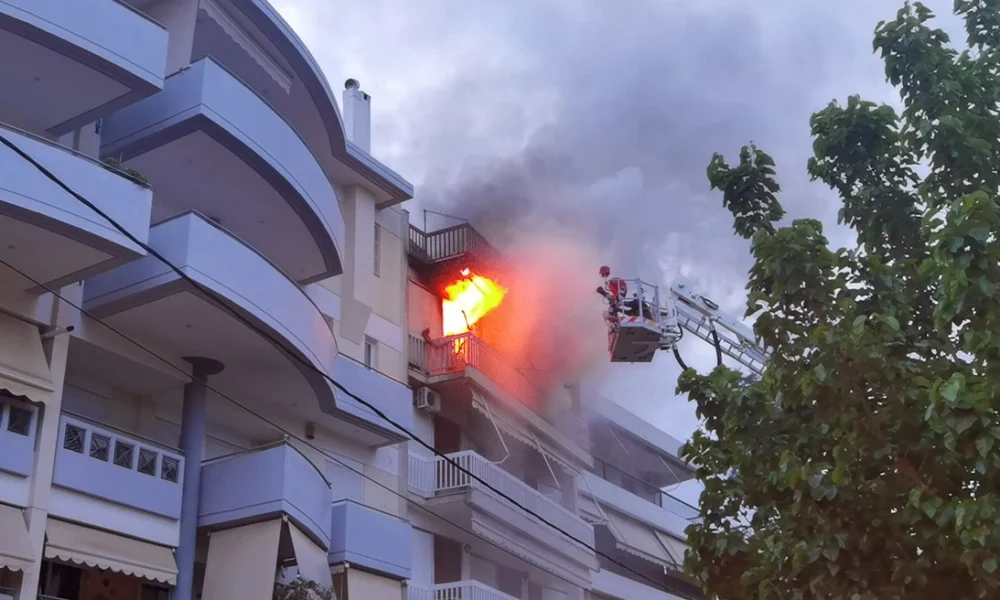Τραγωδία σε διαμέρισμα - Γυναίκα βρέθηκε απανθρακωμένη έπειτα από πυρκαγιά (φωτο)
