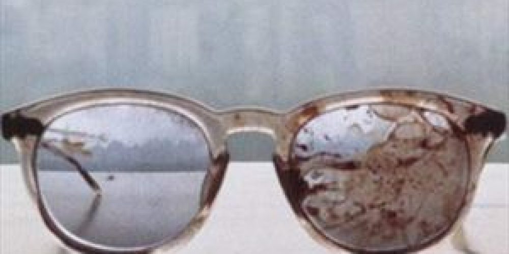 Η Γιόκο Όνο τουίταρε τα ματωμένα γυαλιά του Λένον