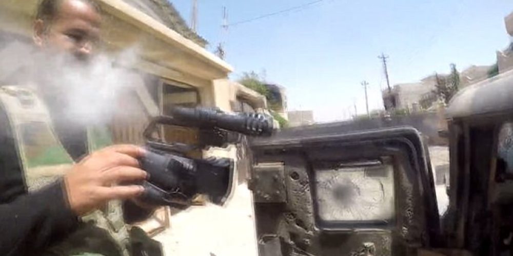 Απίστευτο βίντεο: Κάμερα GoPro γλίτωσε δημοσιογράφο από τη σφαίρα ελεύθερου σκοπευτή