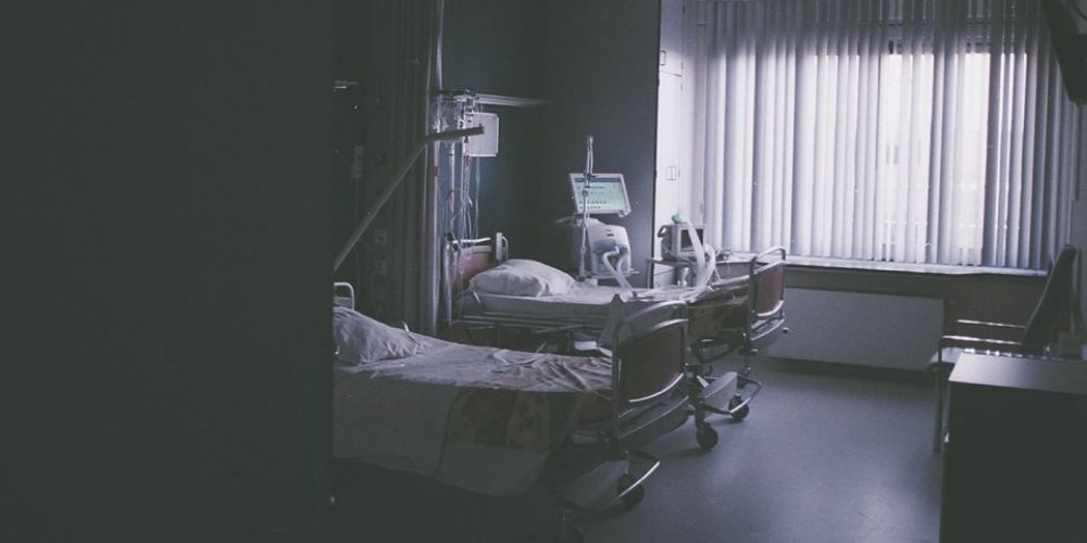 Σοκ στο νοσοκομείο : 35χρονη πέθανε στο προσκέφαλο του νοσηλευόμενου πατέρα της