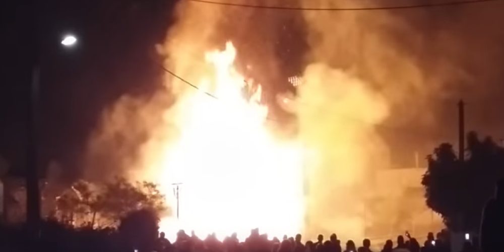 Έκαψαν τον Ιούδα στην Σούδα – Τεράστις φλόγες και πυροτεχνήματα