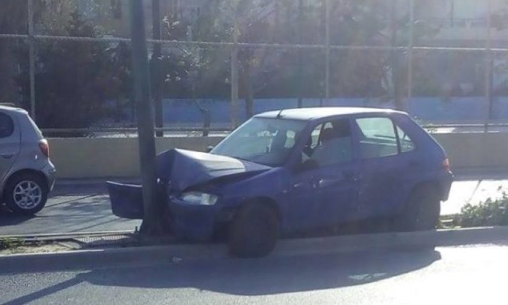 Κρήτη: Το αυτοκίνητο καρφώθηκε πάνω σε στύλο και έστειλε στο νοσοκομείο την οδηγό ( Photos)