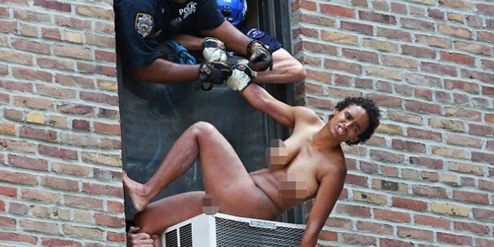 Γυναίκα πήδηξε ολόγυμνη από το παράθυρο σπιτιού στη Νέα Υόρκη