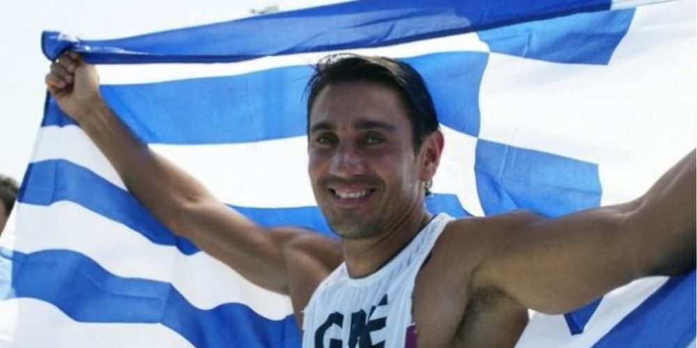 Κρήτη: Τραυματίστηκε στον αυχένα από δυνατό κύμα ο Νίκος Κακλαμανάκης