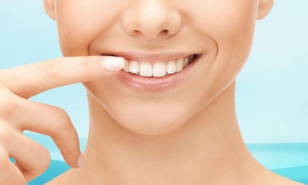 Κακοσμία στόματος: Τρεις τροφές για να βελτιώσετε την κατάσταση