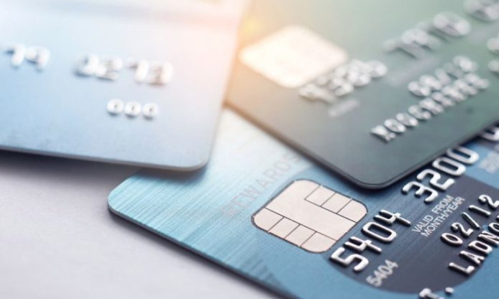Αλλάζουν όλα στις ανέπαφες συναλλαγές: Τι πρέπει να γνωρίζετε για πληρωμές με κάρτα
