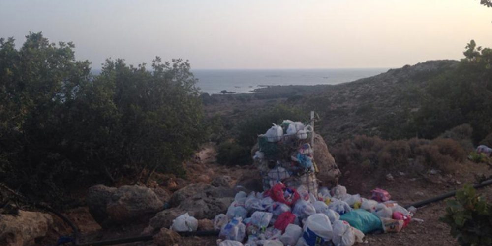 Χανιά: Τα χάλια μας – Η είσοδος του… παραδείσου στο Κεδρόδασος κατάντησε σκουπιδότοπος (φωτο)