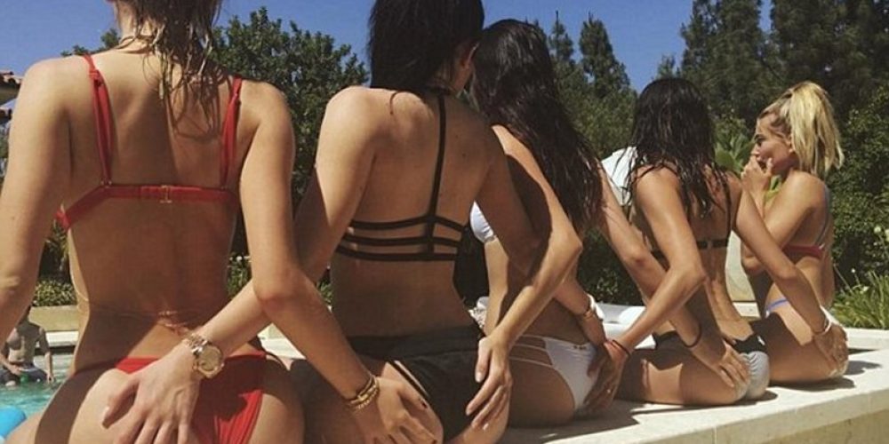 Kylie – Kendall Jenner: Πάρτι στην πισίνα με hot μαγιό