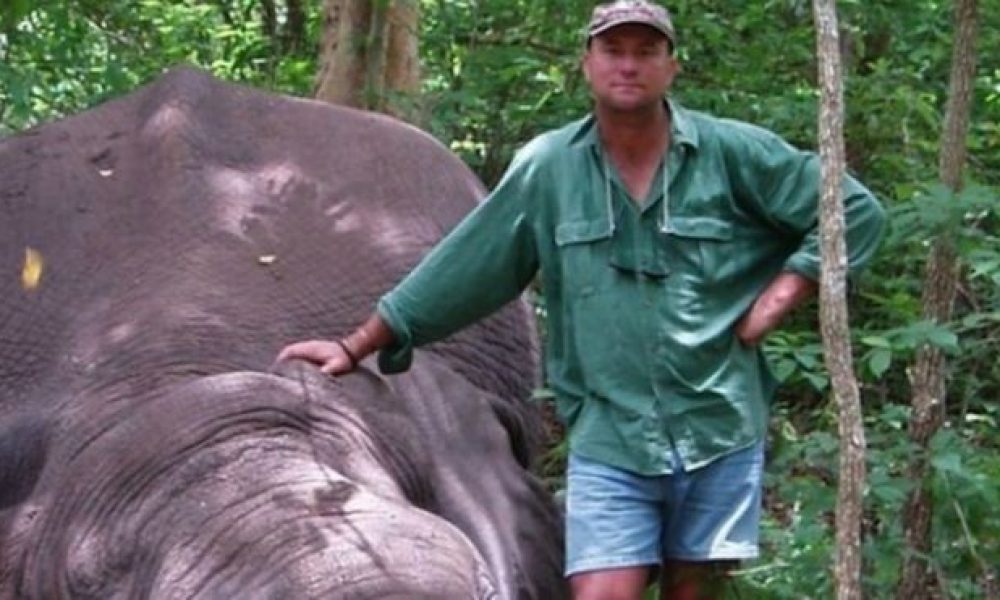 Πυροβόλησαν ελέφαντα, πλάκωσε κυνηγό και τον σκότωσε