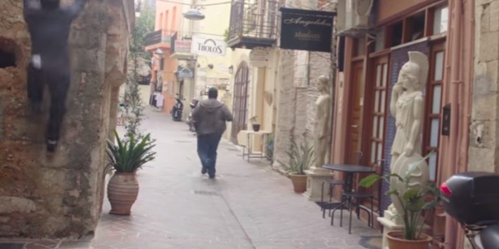 Κυνηγητό στα σοκάκια της Παλιάς πόλης Χανίων με…εφοριακό (βίντεο)