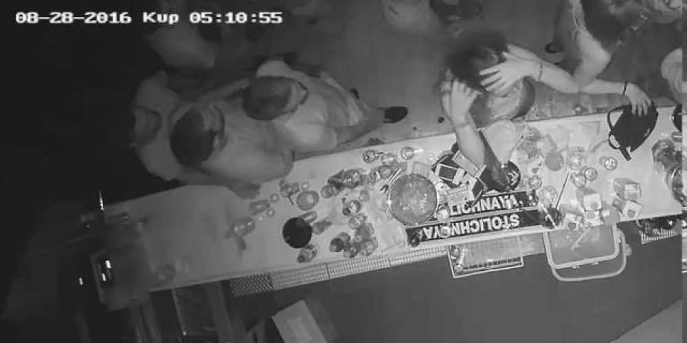Βίντεο ντοκουμέντο – Δείτε πως κλέβουν κινητά σε bar των Χανίων