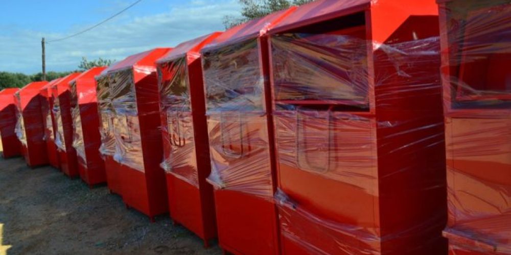 Κόκκινοι κάδοι για ανακύκλωση ρουχισμού στα Χανιά