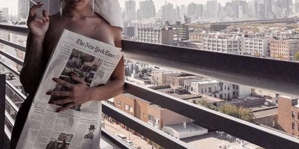 Η Κόνι Μεταξά έχει χιούμορ και σέξι Instagram