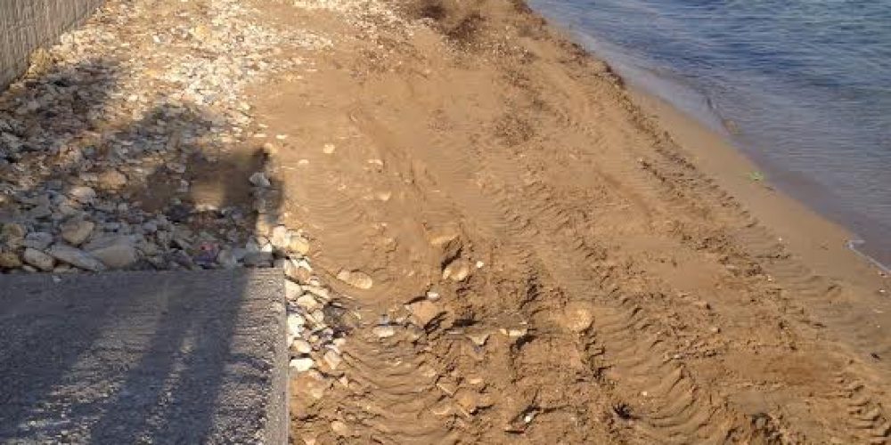 Χανιά: Πεντακάθαρη η παραλία του Κουμ – Καπί Συνεχίζεται η επιχείρηση καθαρές παραλίες