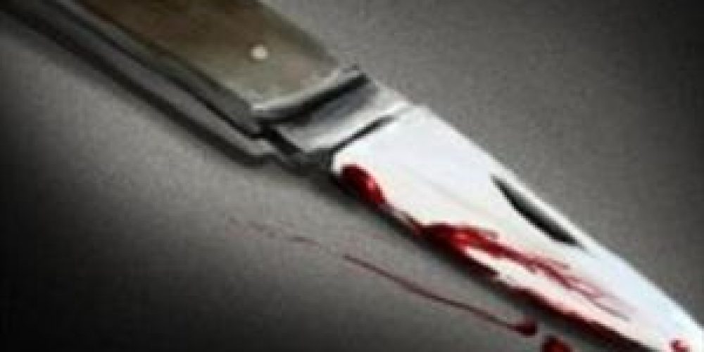 Αιμόφυρτος σε παγκάκι με μια μαχαιριά 23χρονος στα Χανιά