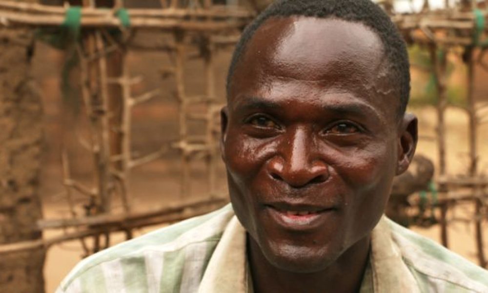 Ο άνδρας που πληρώνεται για να βιάζει ανήλικα κορίτσια! Η αμφιλεγόμενη παράδοση της «σεξουαλικής κάθαρσης» στο Μαλάουι της Αφρικής...