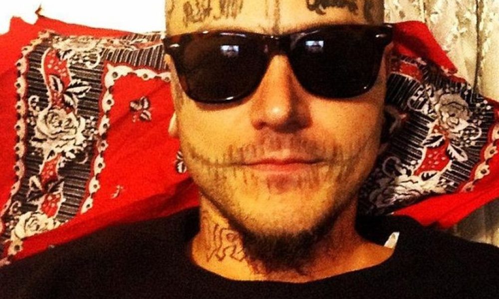 Γέμισε με τατουάζ για να του θυμίζουν ότι σκότωσε την κοπέλα του