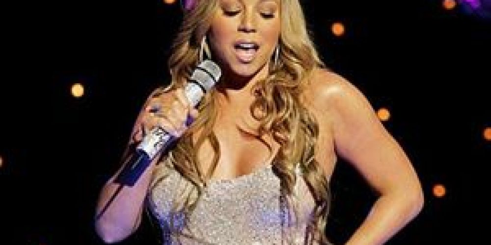 Η Mariah Carey έφαγε τούμπα στη σκηνή! (video)