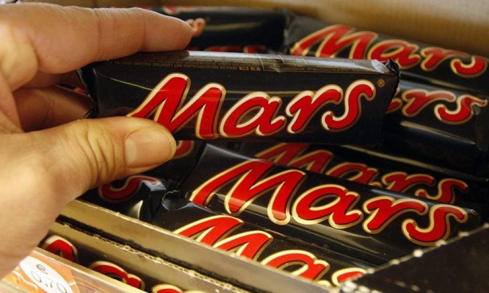Παγκόσμιο σκάνδαλο: 55 χώρες ανακαλούν τις σοκολάτες Mars και Snickers!