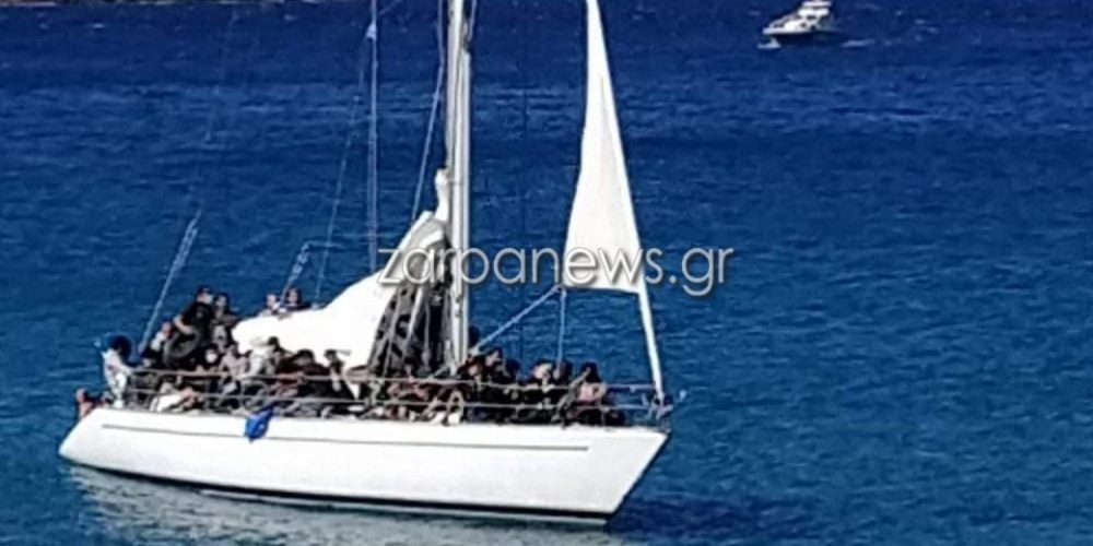 Χανιά: Σκάφος ξεφόρτωσε δέκα μετανάστες και ξαναβγήκε στα διεθνή ύδατα (φωτο)