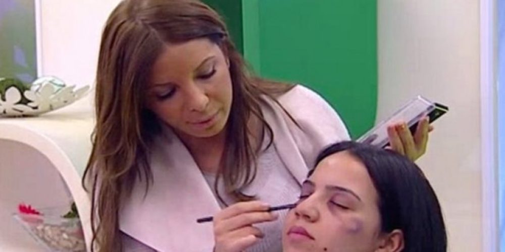 Εκπομπή της κρατικής τηλεόρασης δίνει οδηγίες για μακιγιάζ μετά… τον ξυλοδαρμό!