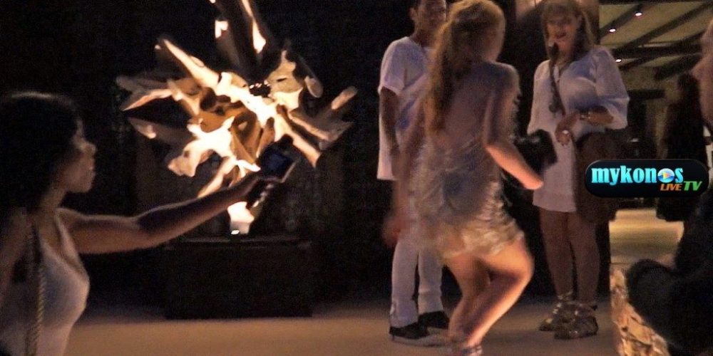 Το ξέφρενο πάρτι της Lindsay Lohan για τα γενέθλιά της στη Μύκονο (βίντεο)
