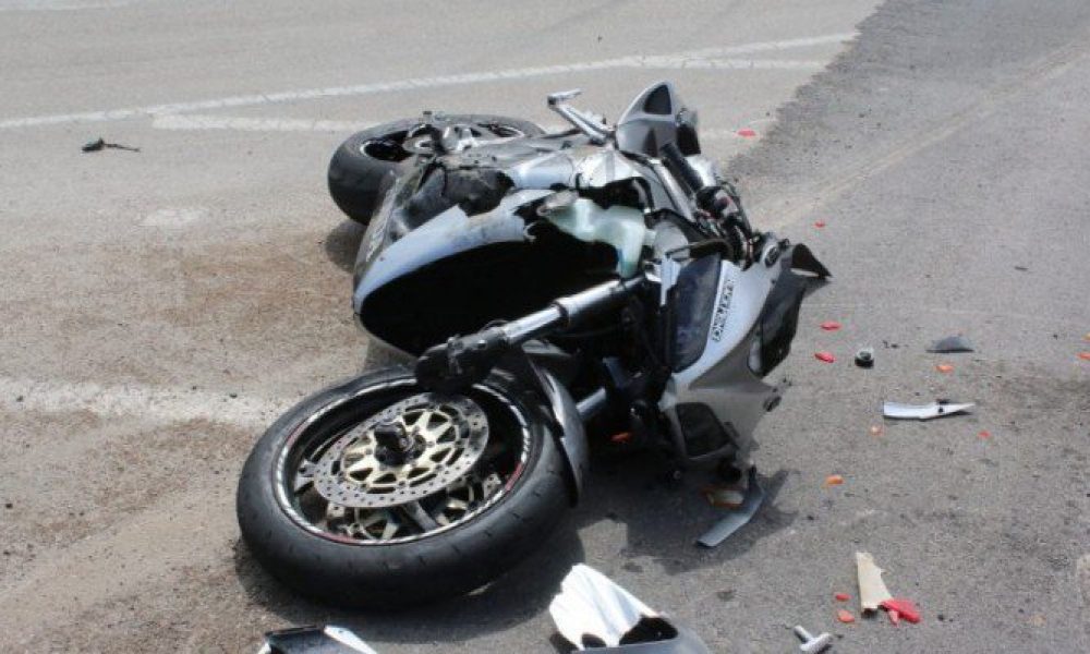 Χανιά: Σοβαρό τροχαίο στον ΒΟΑΚ – Μηχανή συγκρούστηκε με αυτοκίνητο
