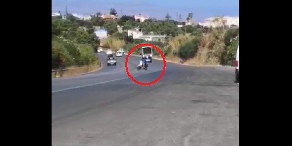 Χανιά: Σάλτο μορτάλε οδηγού μοτοσικλέτας στον ΒΟΑΚ (βίντεο)
