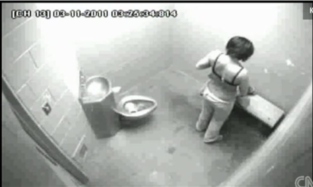 Κρήτη: Κατέγραφε σε βίντεο γυμνά ανήλικα κορίτσια στις τουαλέτες του γραφείου του