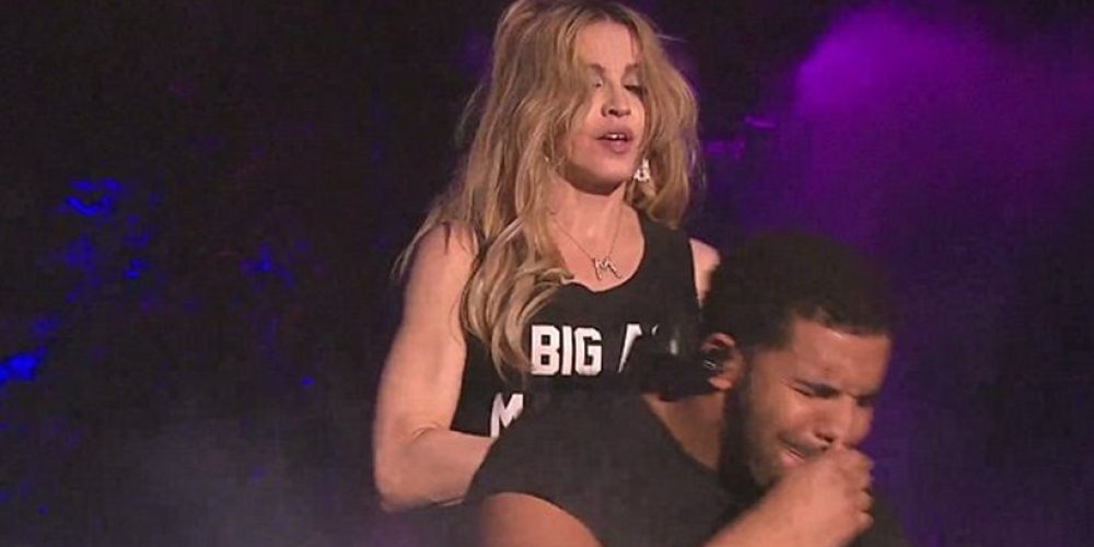 Το καυτό φιλί της Madonna και η… αηδία του Drake