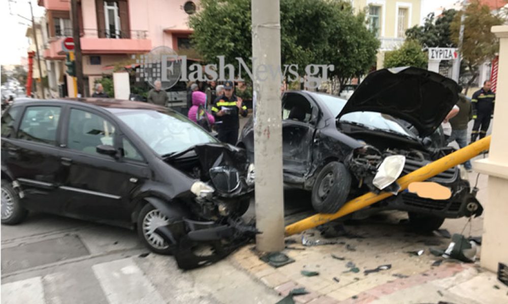Σφοδρή σύγκρουση μεταξύ δύο αυτοκινήτων στην Νεάρχου στα Χανιά (φωτό)