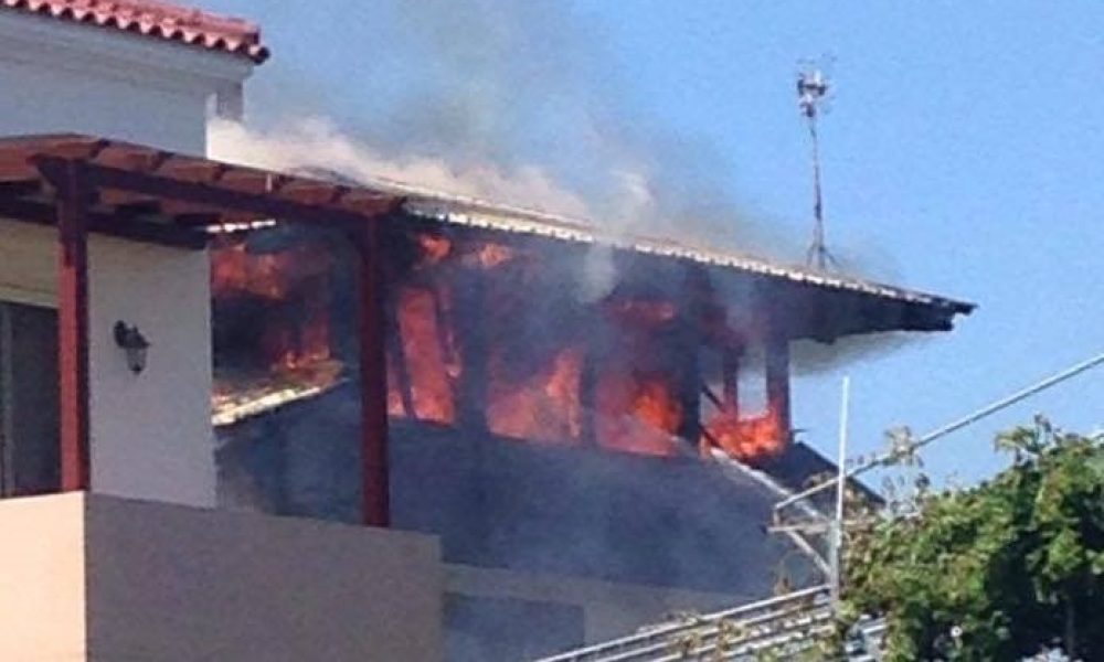 Χανιά: Μεγάλη φωτιά σε σπίτι στο Πασακάκι (Photos)