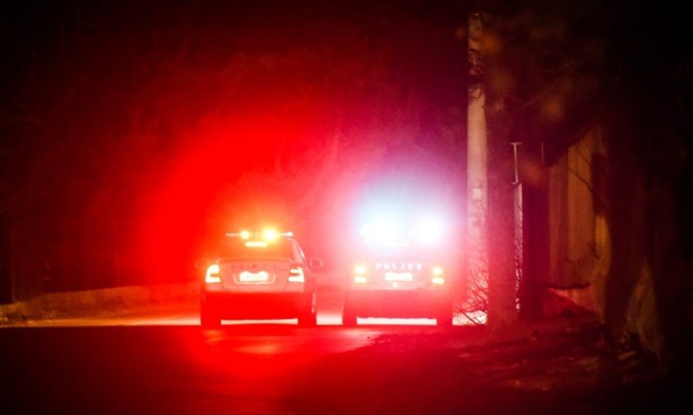 Το περιστατικό έγινε τα ξημερώματα στο κέντρο της Αθήνας – Οι αστυνομικοί αναζητούν τον ασυνείδητο οδηγό