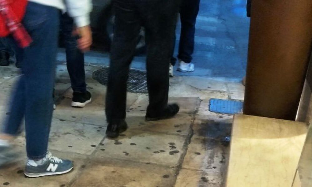Σακατεύονται άνθρωποι σε πεζοδρόμιο – παγίδα στο κέντρο των Χανίων