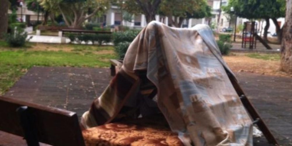 Χανιά: Δείτε το σπίτι άστεγου στα πευκάκια στη Νέα Χώρα (φώτο)