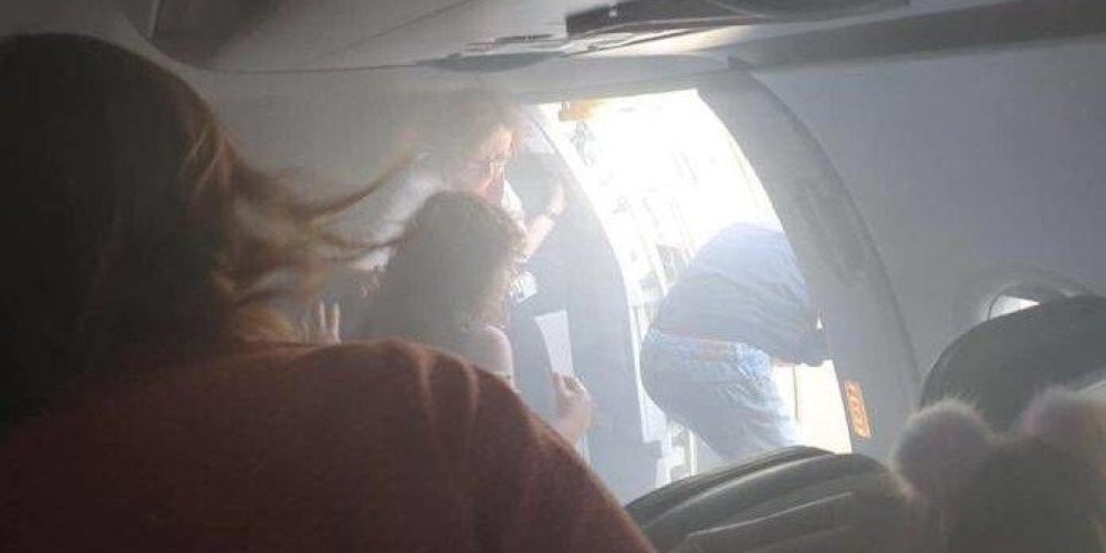 Τρόμος και πανικός σε πτήση, η καμπίνα των επιβατών γέμισε καπνό