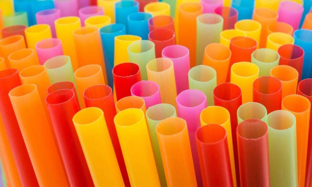 Ποια πλαστικά μιας χρήσης καταργούνται από το καλοκαίρι του 2020